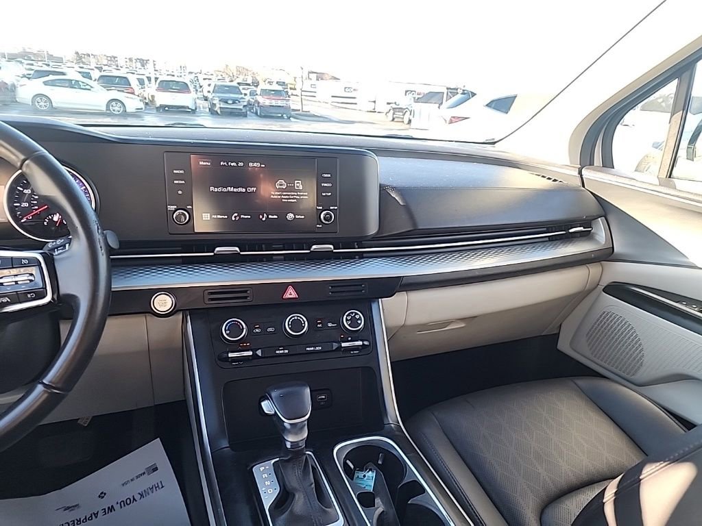 Used 2023 Kia Carnival LX image 24