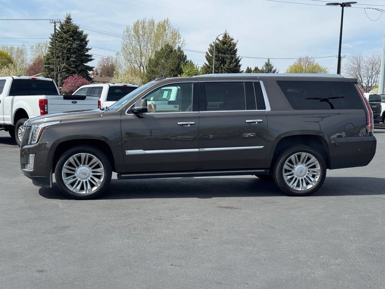 Used 2020 Cadillac Escalade ESV Platinum AWD/4WD image 4