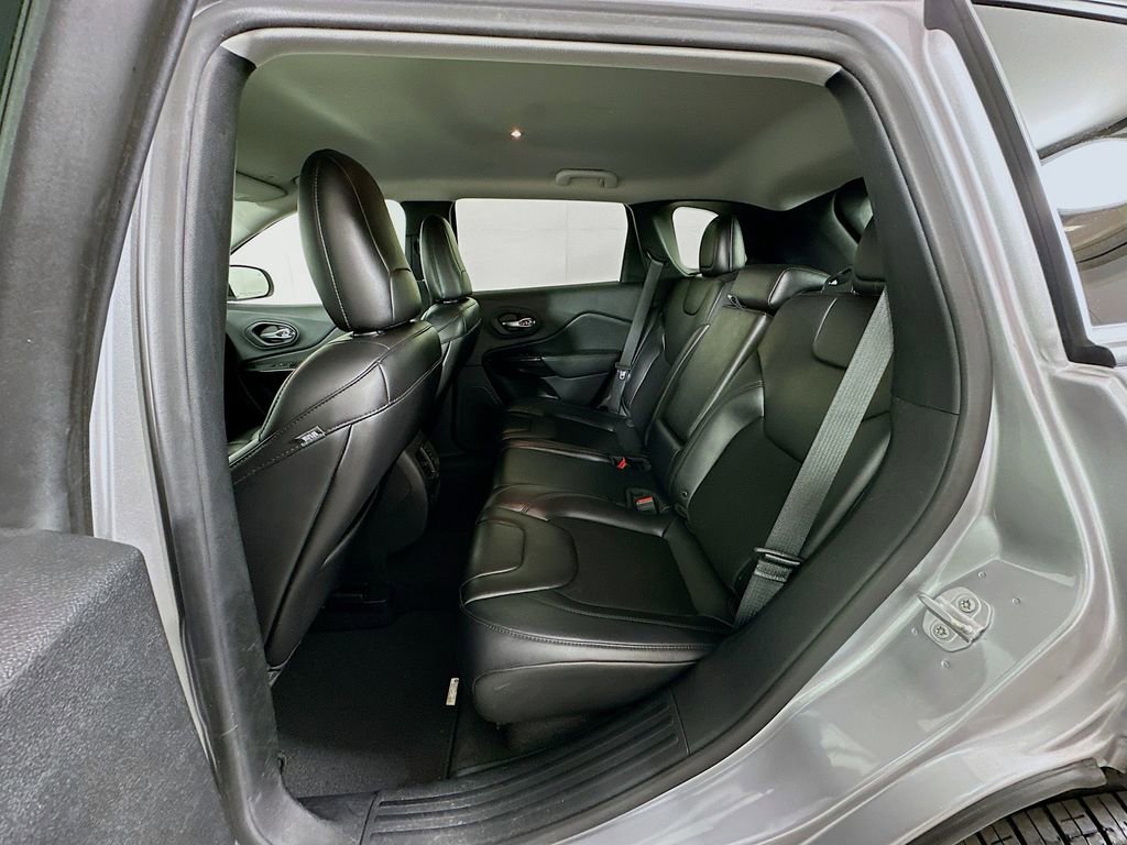 Used 2019 Jeep Cherokee Latitude Plus image 23