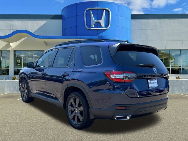 Used 2025 Honda Pilot Sport image 4
