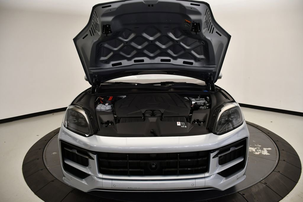 New 2026 Porsche Cayenne GTS AWD/4WD image 13