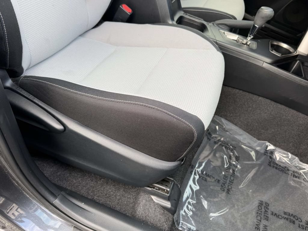 Used 2018 Toyota RAV4 XLE AWD/4WD image 11