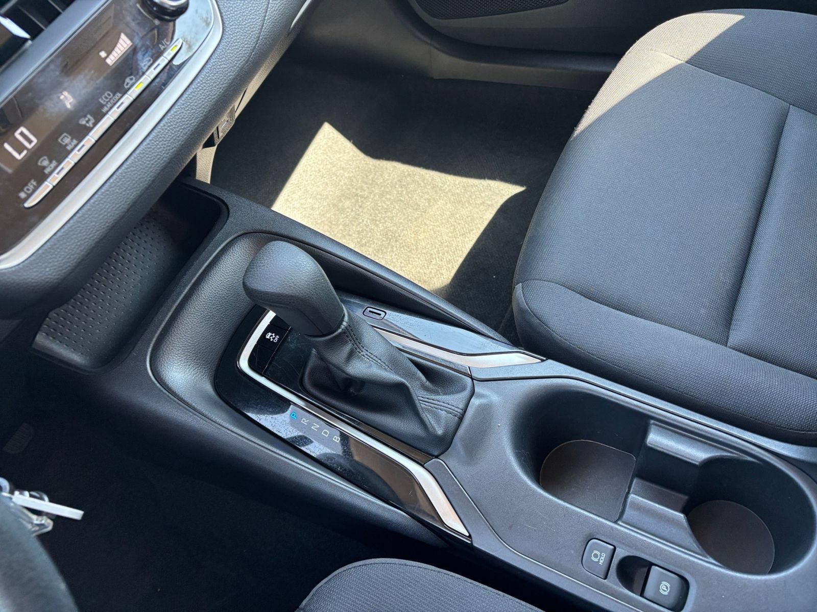 Used 2025 Toyota Corolla LE FWD image 38