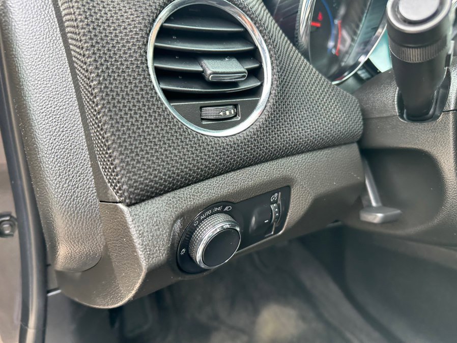 Used 2015 Chevrolet Cruze Diesel w/ Sun And Sound Package image 23