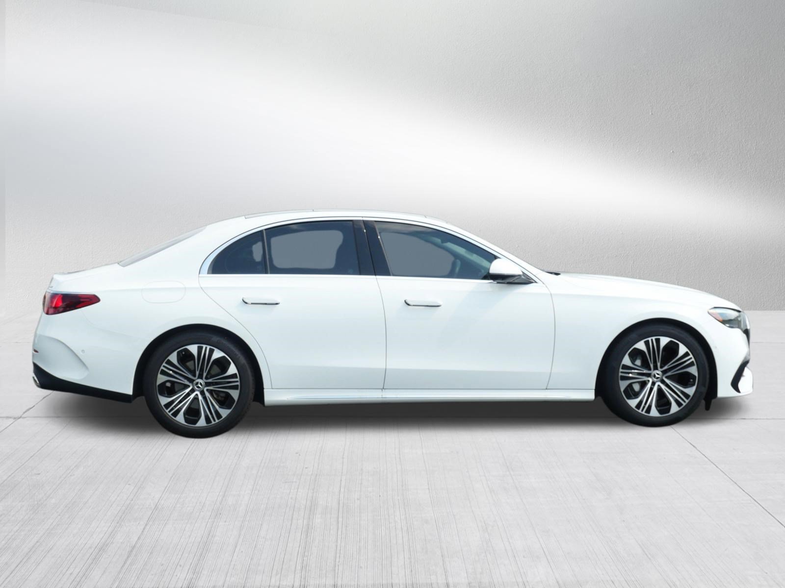 Used 2025 Mercedes-Benz E 350 4MATIC Sedan image 8