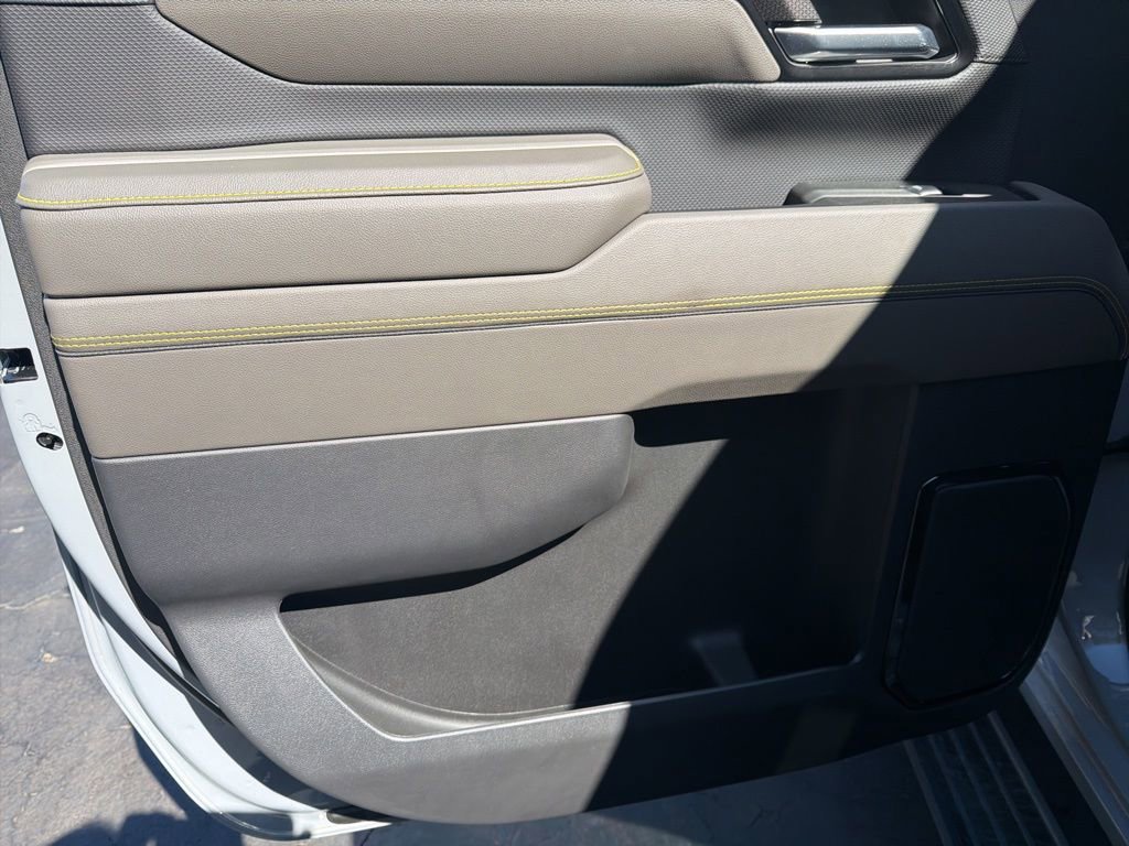 Used 2024 Chevrolet Silverado 2500 ZR2 w/ Technology Package image 7