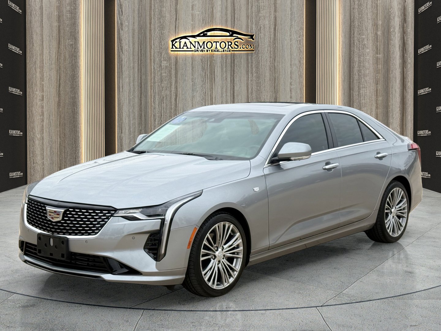 Used 2025 Cadillac CT4 Premium Luxury image 3