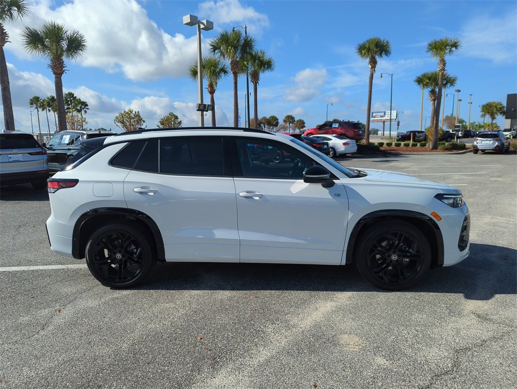 New 2026 Volkswagen Tiguan SE R-Line image 3