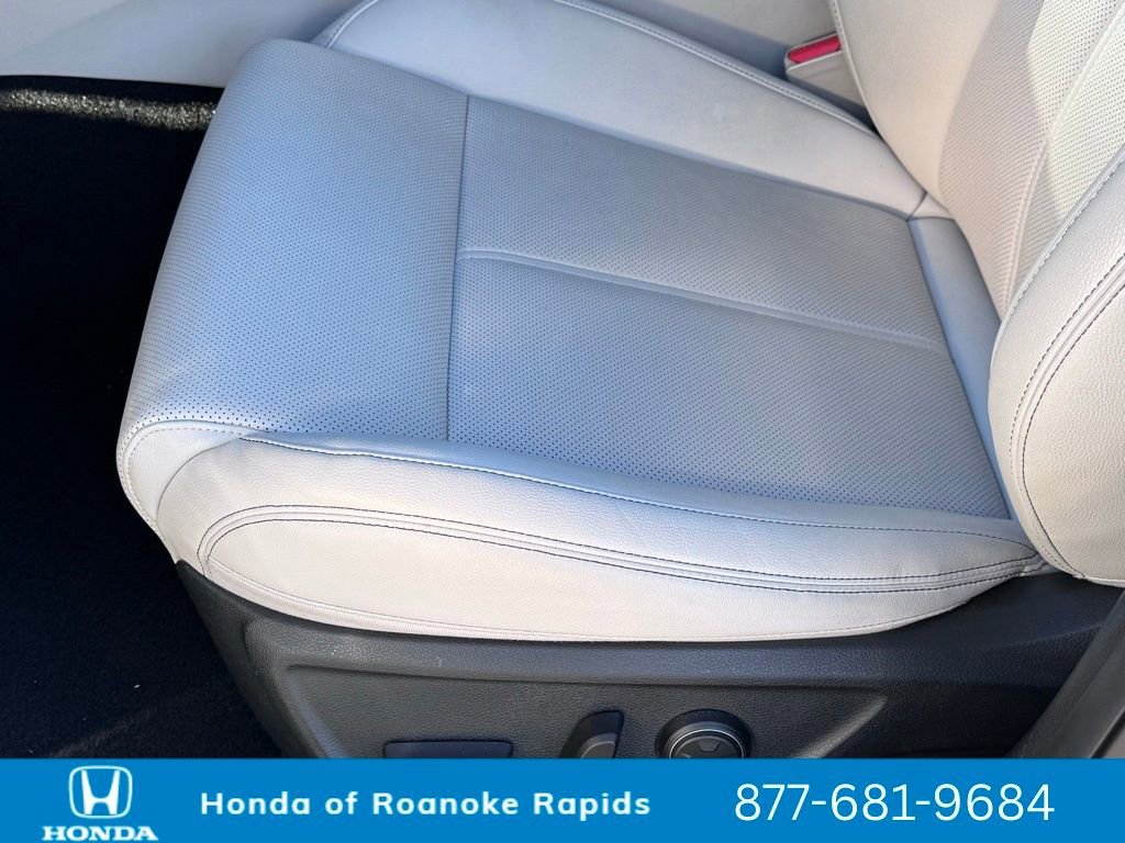 Used 2024 Genesis G70 2.5T image 28