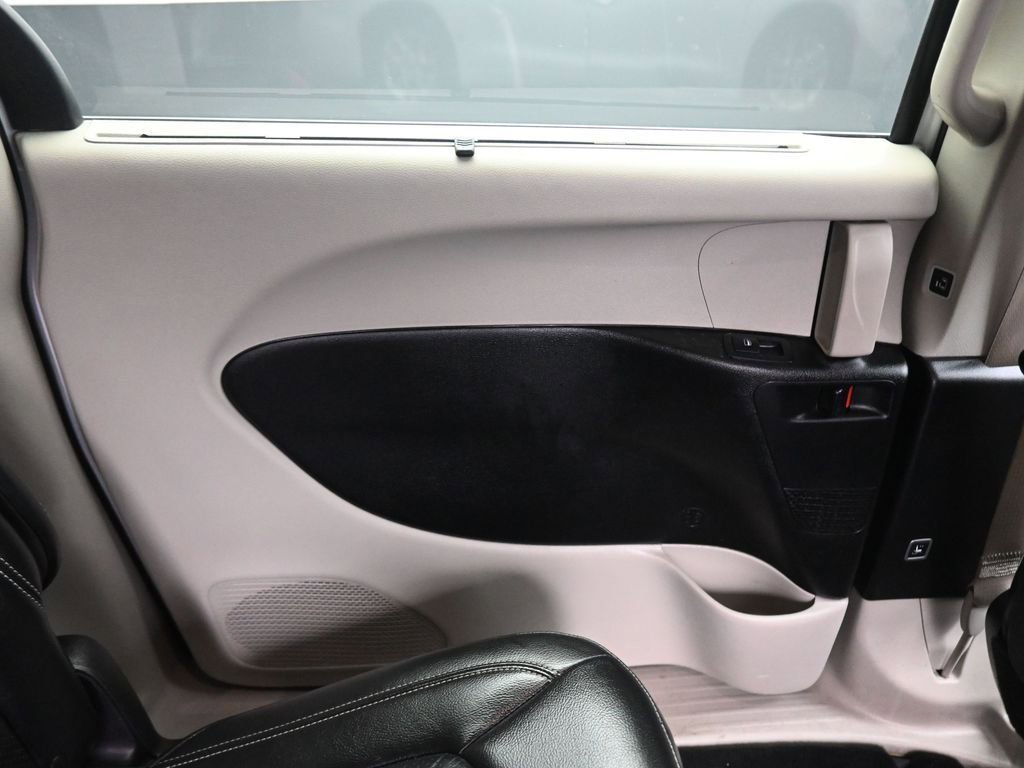 Used 2022 Chrysler Pacifica Touring-L image 48