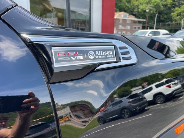 New 2025 GMC Sierra 2500 SLT w/ SLT Premium Package image 13