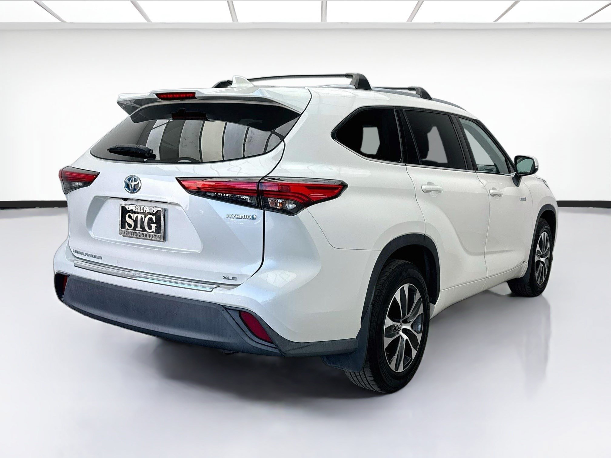 Used 2020 Toyota Highlander XLE AWD/4WD image 4