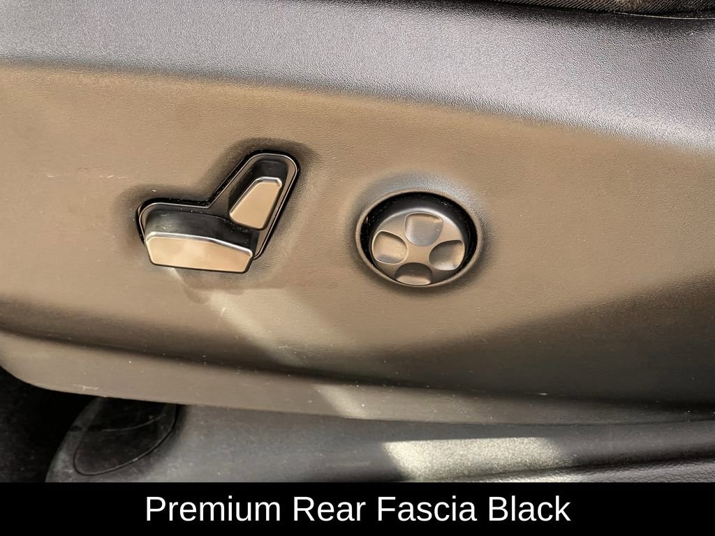 Used 2024 Chrysler Pacifica Select image 28