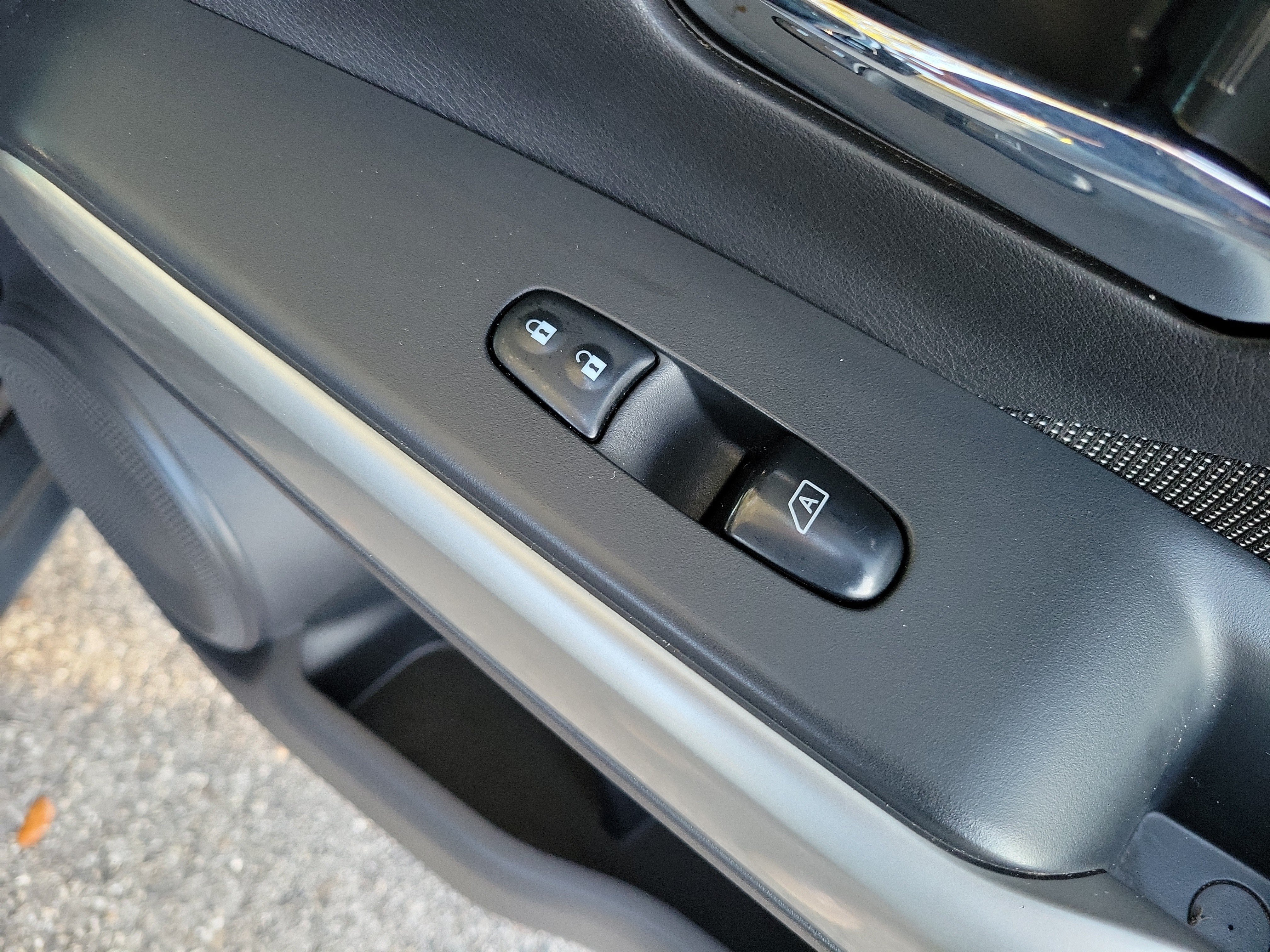 Used 2020 Nissan Kicks SV FWD image 11