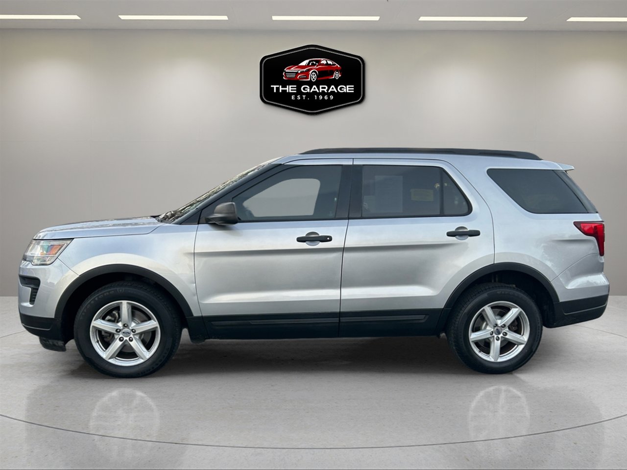 Used 2018 Ford Explorer 4WD image 2