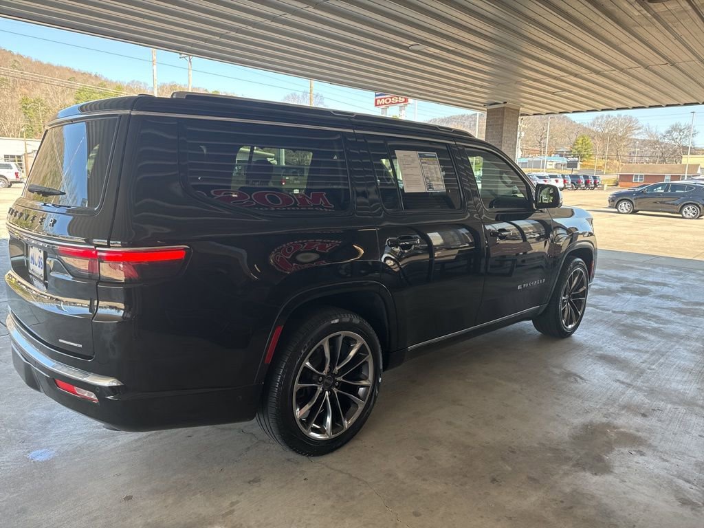 Used 2023 Jeep Wagoneer Series III w/ Premium Group I AWD/4WD image 4