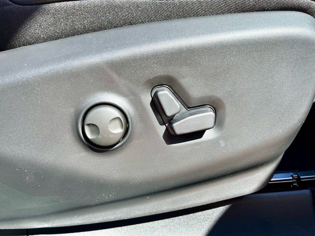 New 2026 Chrysler Pacifica Limited image 18