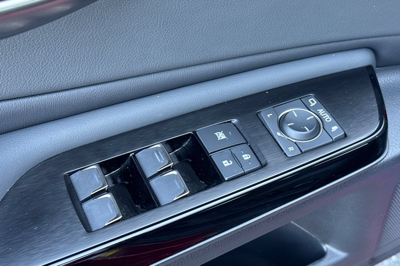 Used 2024 Lexus ES 300h w/ Premium Package FWD image 13