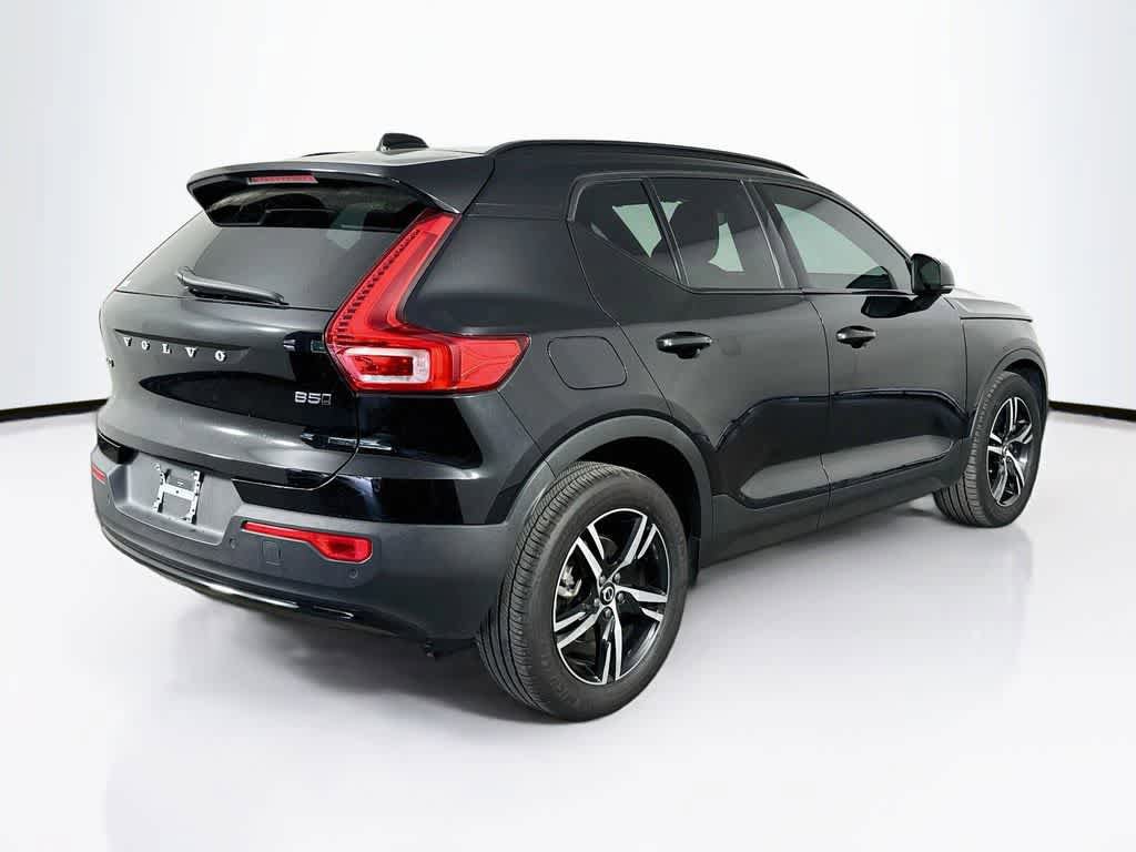 Used 2023 Volvo XC40 B5 Plus AWD/4WD image 24