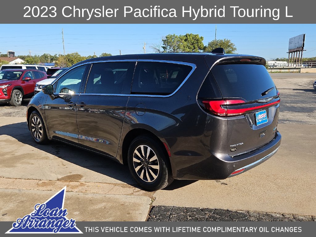 Used 2023 Chrysler Pacifica Touring-L FWD image 8