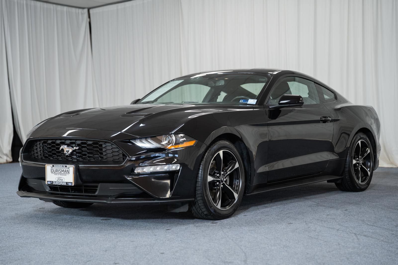 Used 2018 Ford Mustang Coupe RWD image 3
