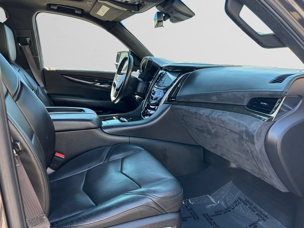 Used 2017 Cadillac Escalade ESV Platinum AWD/4WD image 16