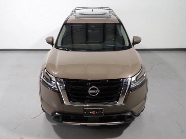 Used 2024 Nissan Pathfinder Platinum FWD image 11