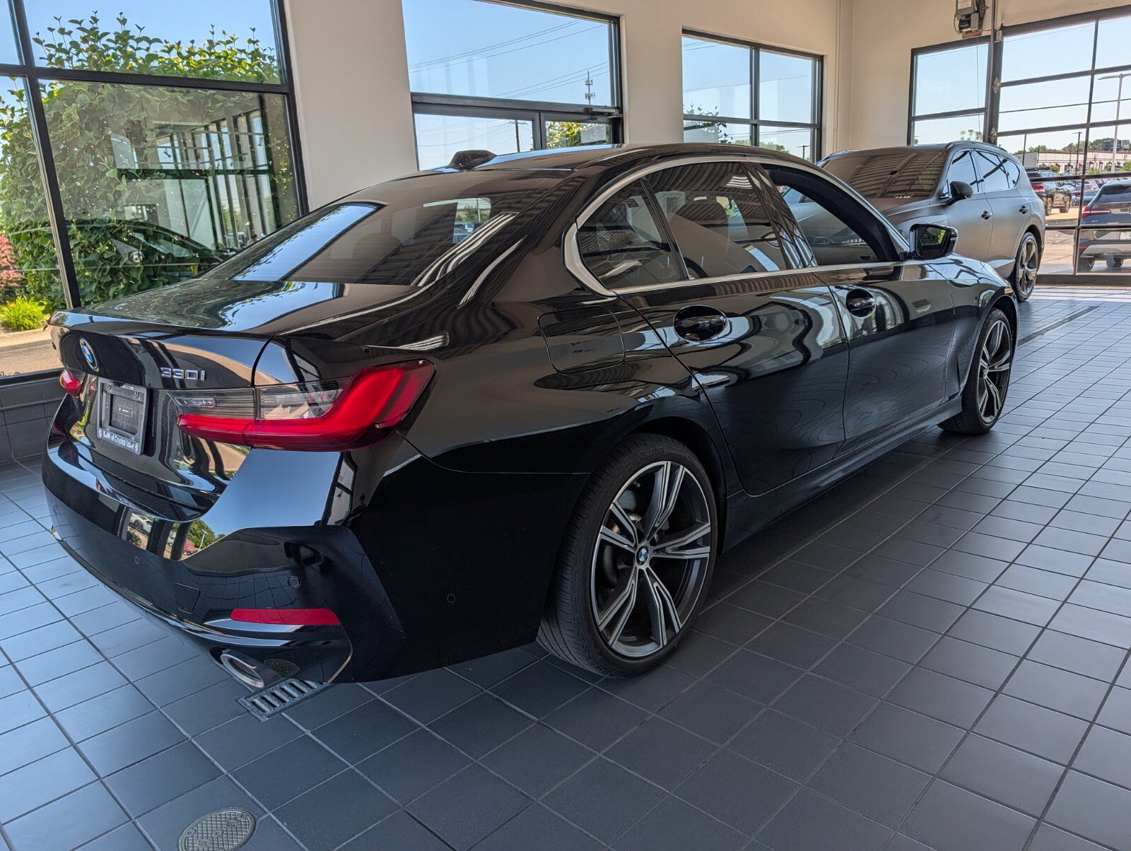 Used 2024 BMW 330i xDrive Sedan w/ Premium Package AWD/4WD image 2