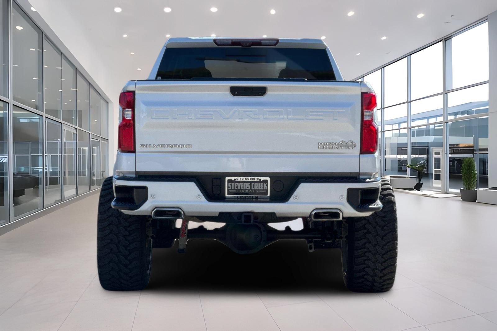 Used 2021 Chevrolet Silverado 1500 High Country w/ Technology Package AWD/4WD image 5
