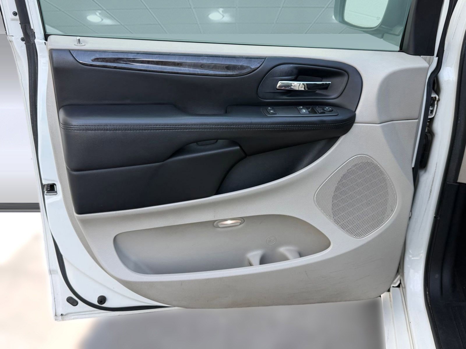 Used 2013 Dodge Grand Caravan SE FWD image 12