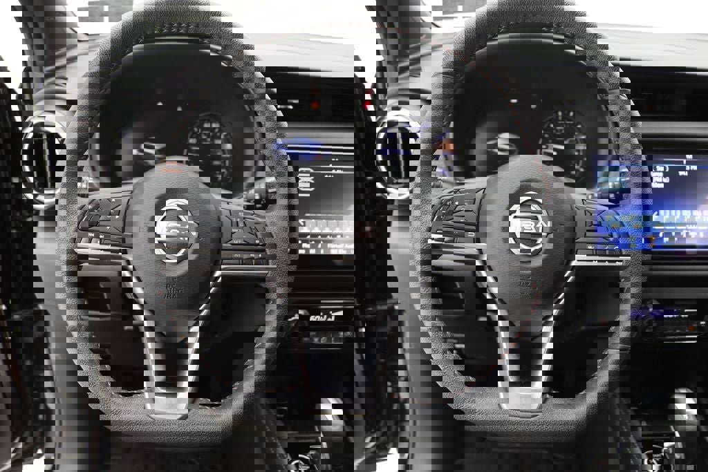 Used 2024 Nissan Kicks SR image 16