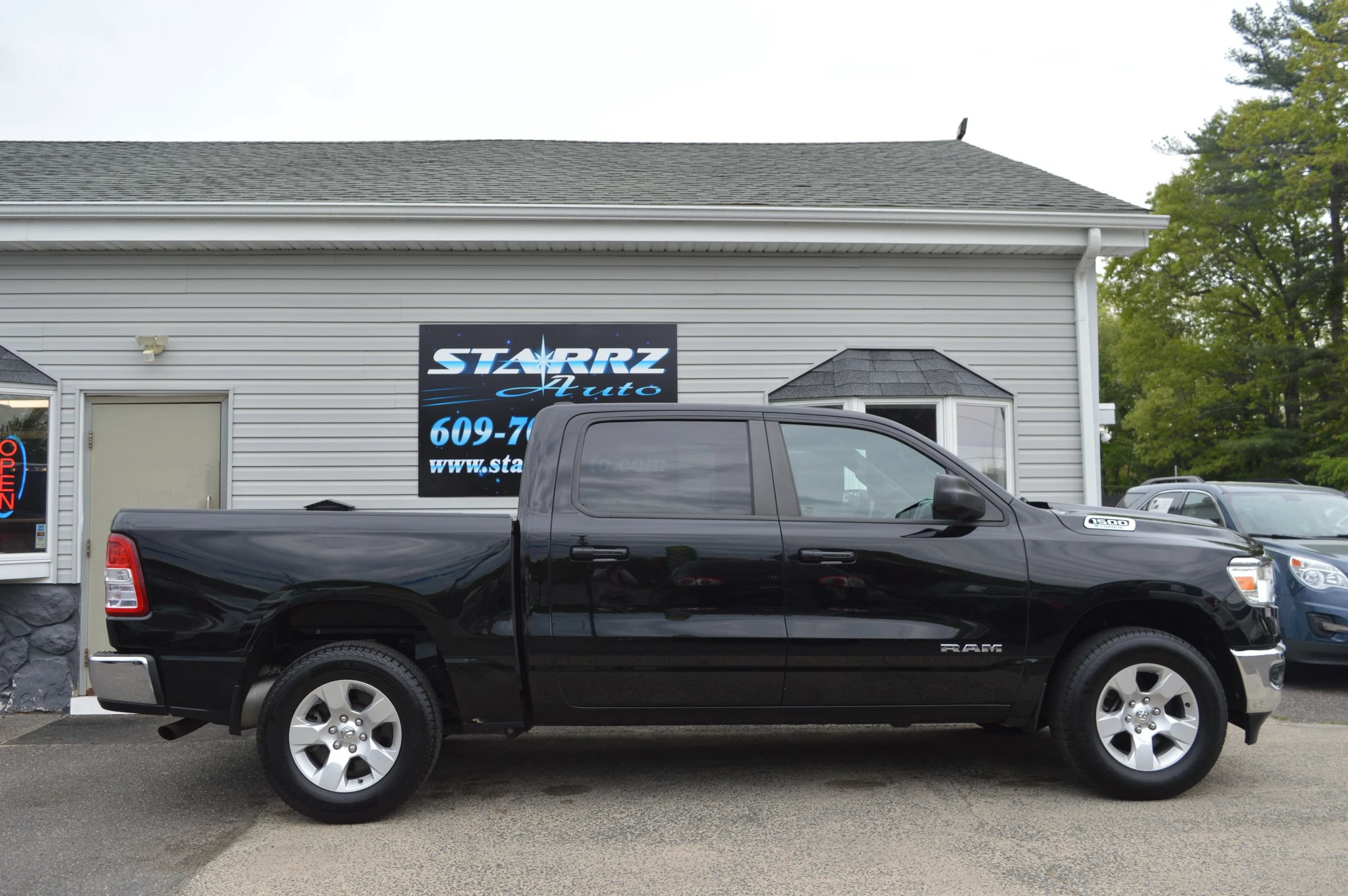 Used 2022 RAM 1500 Big Horn AWD/4WD image 6