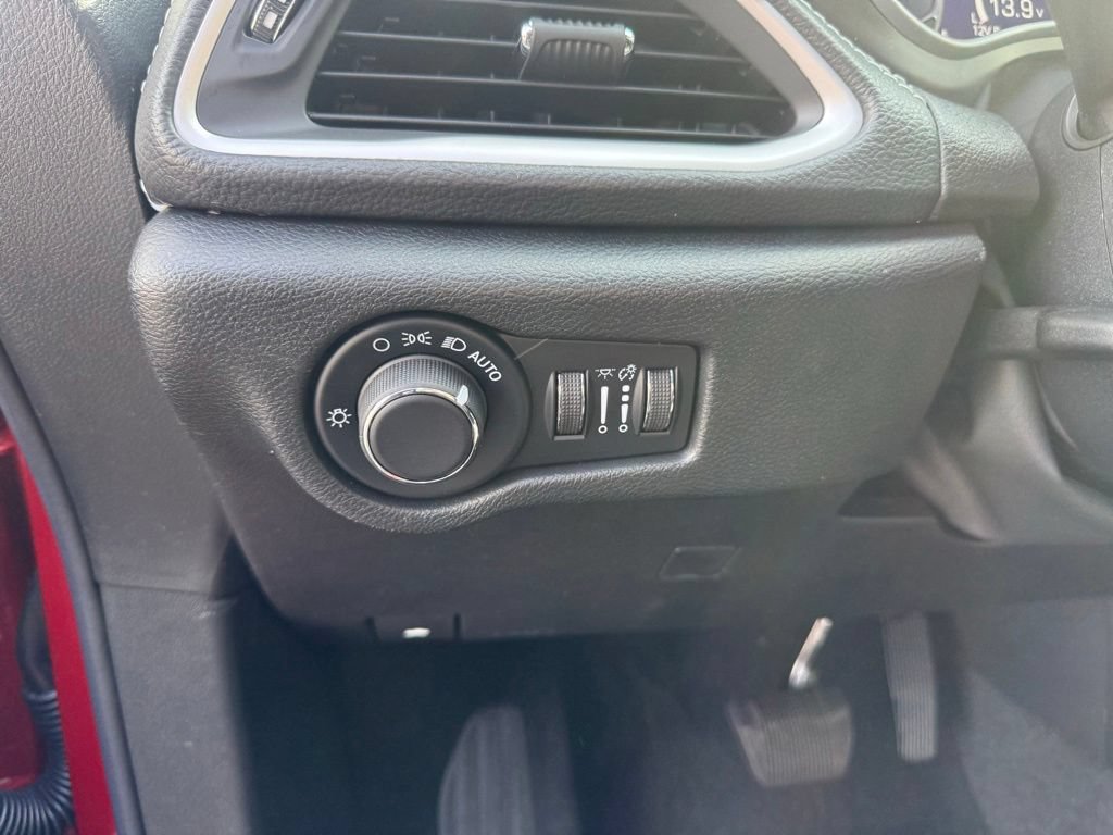 New 2027 Chrysler Pacifica Select w/ Family Tech Group FWD image 14