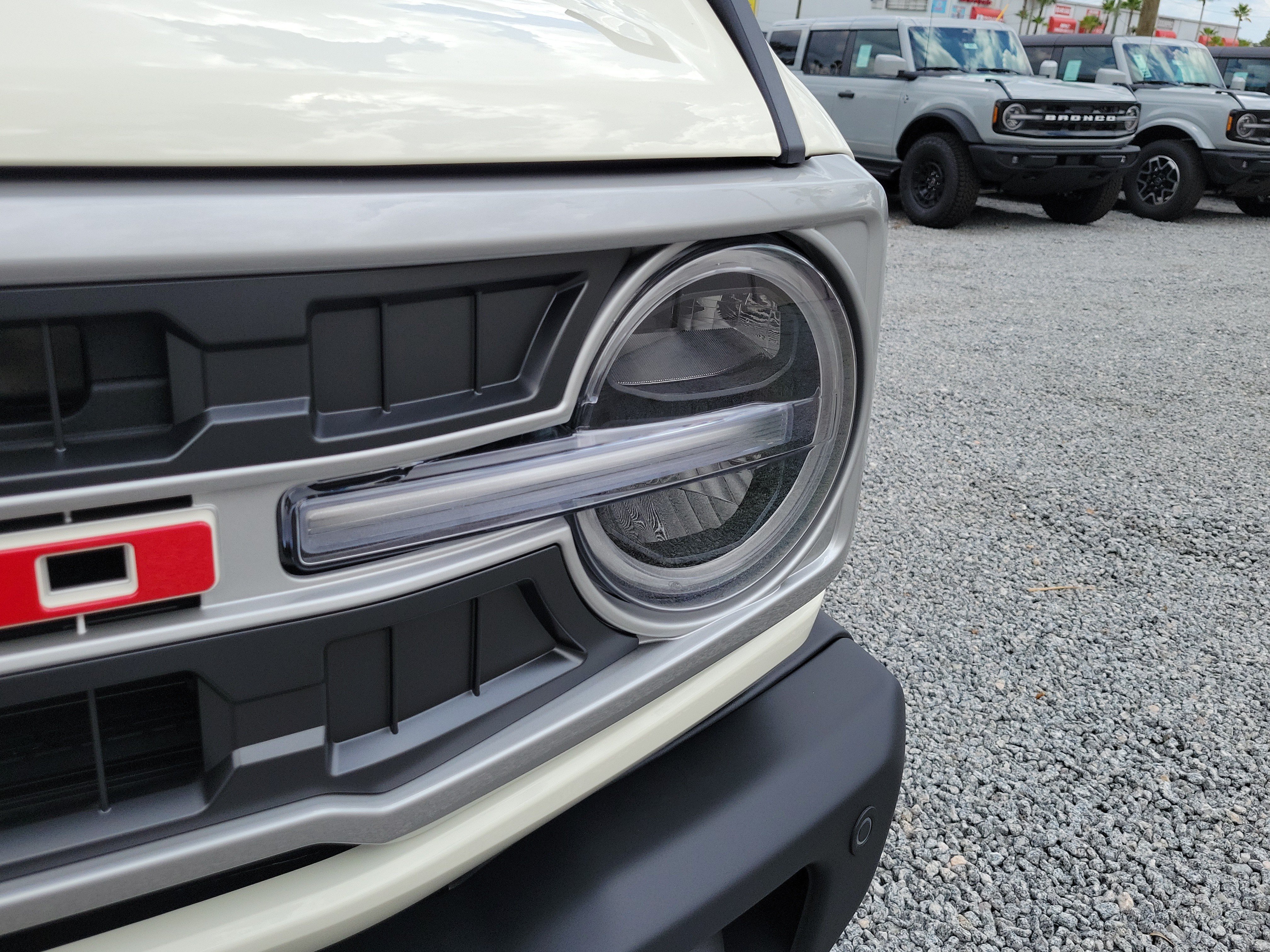New 2026 Ford Bronco Outer Banks w/ Sasquatch Package AWD/4WD image 4