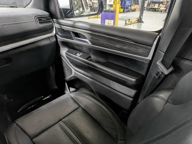 Used 2022 Jeep Wagoneer Series II AWD/4WD image 18