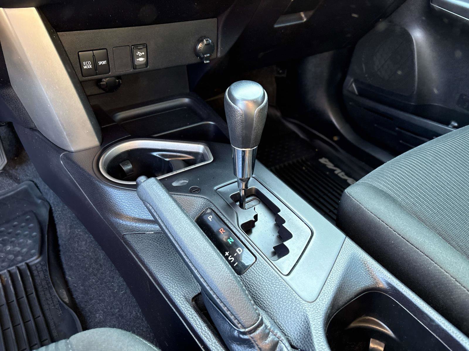 Used 2018 Toyota RAV4 LE image 15