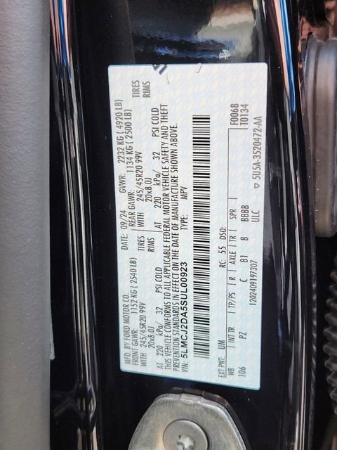 New 2025 Lincoln Corsair Reserve w/ Equipment Group 202A image 26