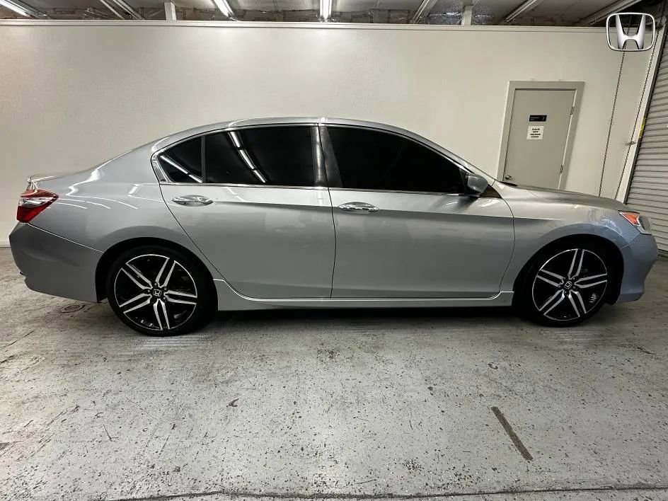 Used 2017 Honda Accord Sport image 8