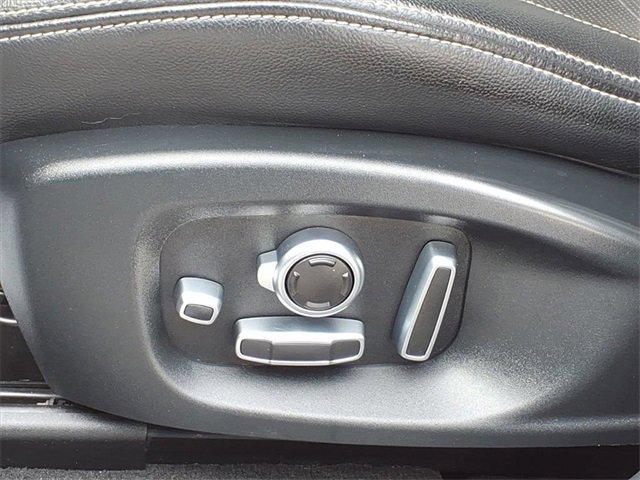 Used 2019 Jaguar F-PACE S image 9