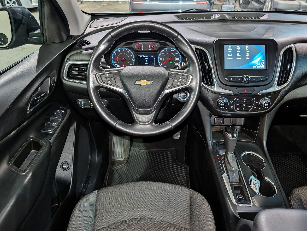 Used 2018 Chevrolet Equinox LT image 3