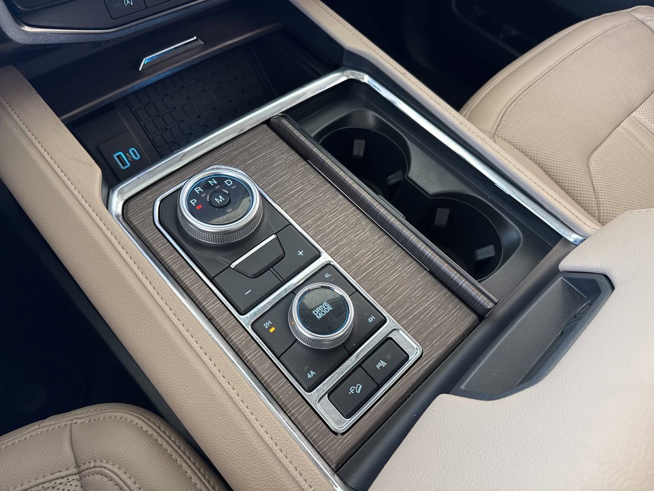 Used 2024 Ford Expedition Limited image 31