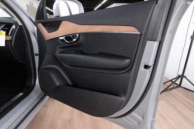 Certified 2025 Volvo XC90 B6 Plus w/ Protection Package Premier image 23