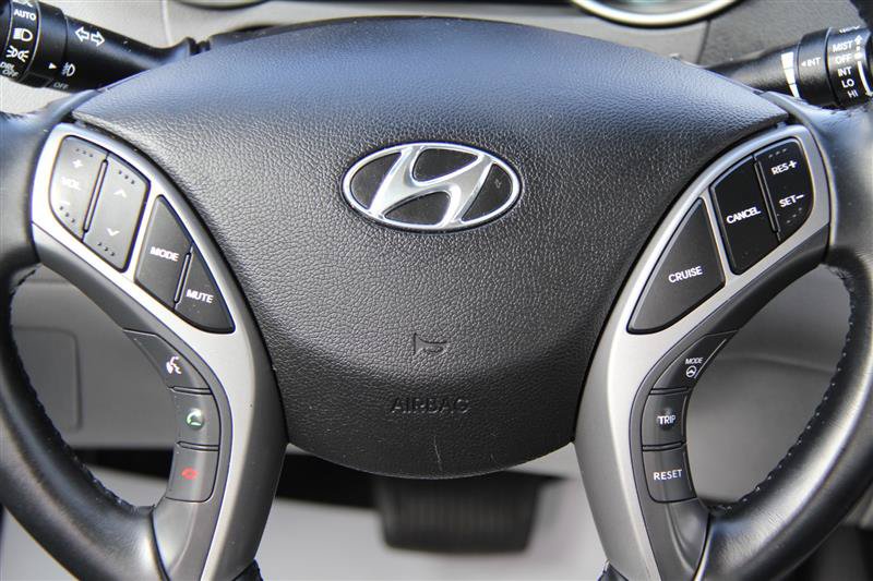Used 2015 Hyundai Elantra Limited w/ Option Group 05 FWD image 26