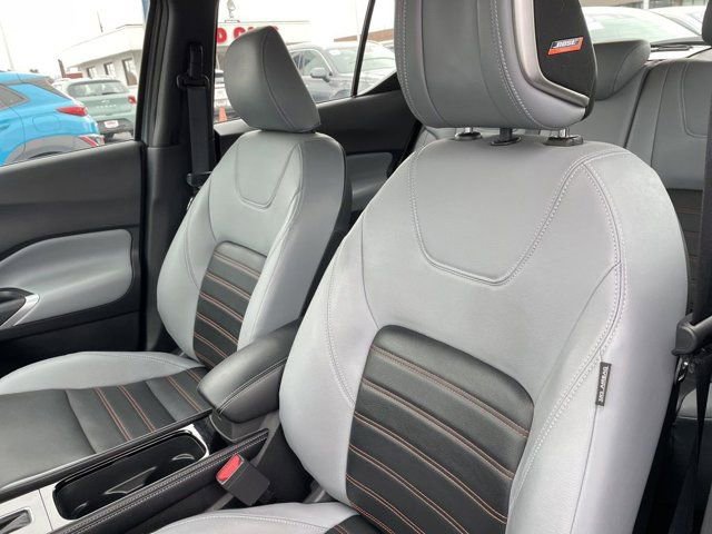 Used 2022 Nissan Kicks SR w/ Premium Package image 9