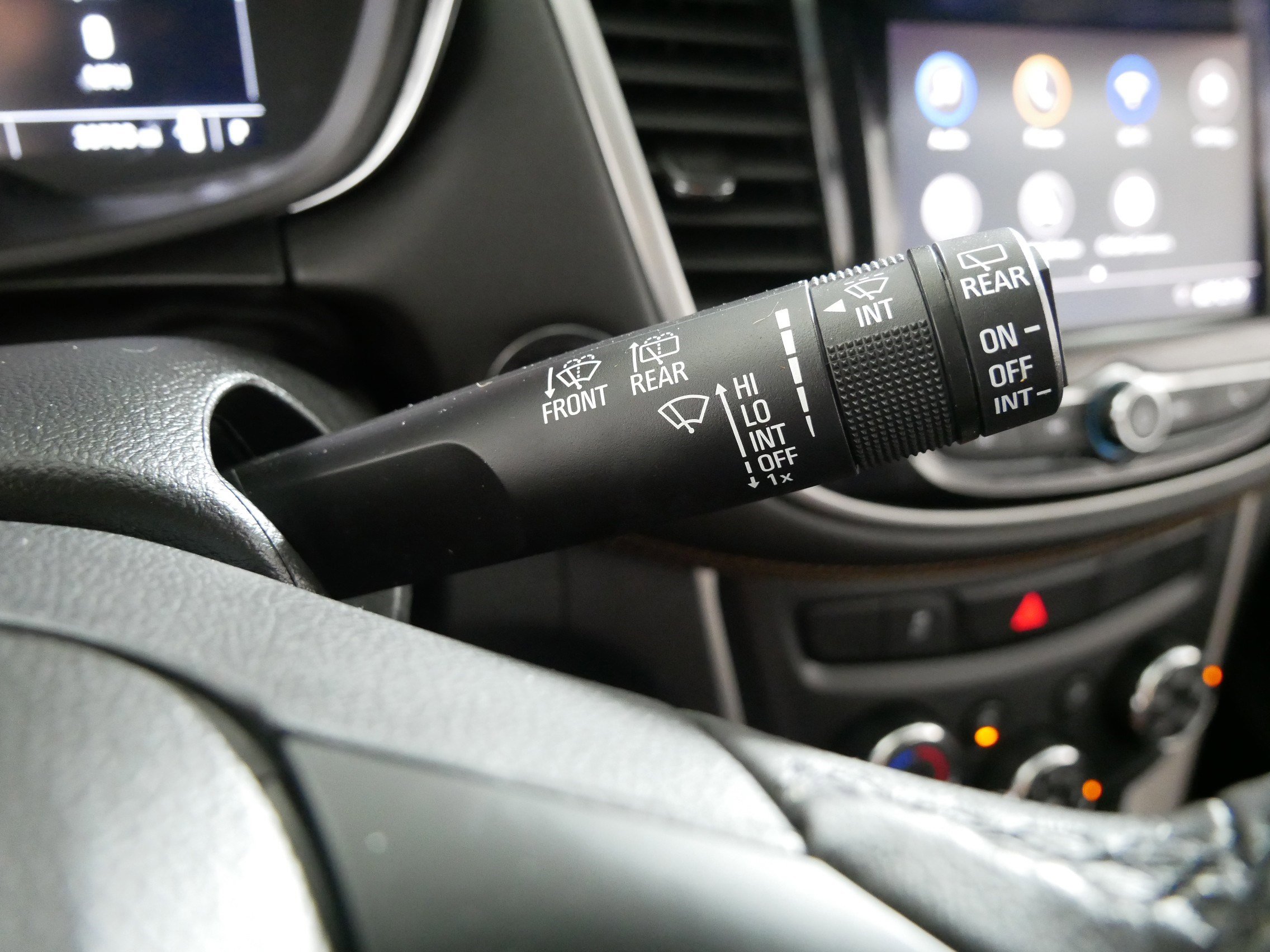 Used 2022 Chevrolet Trax LT w/ LT Convenience Package image 30