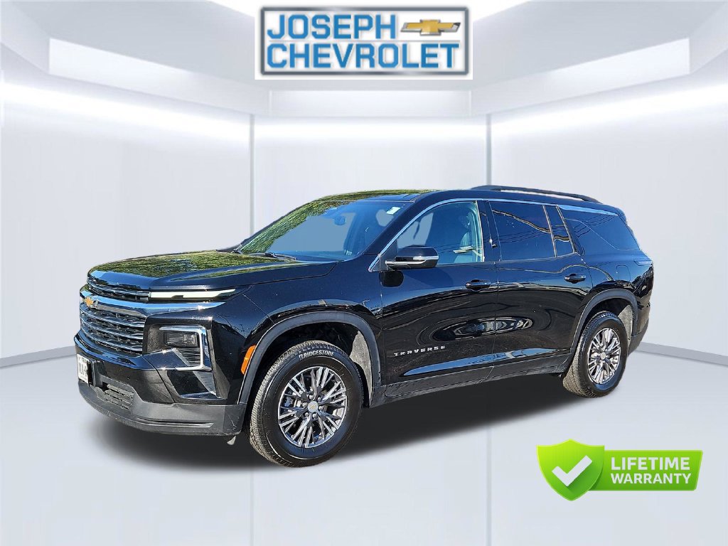 Used 2026 Chevrolet Traverse LT FWD image 2
