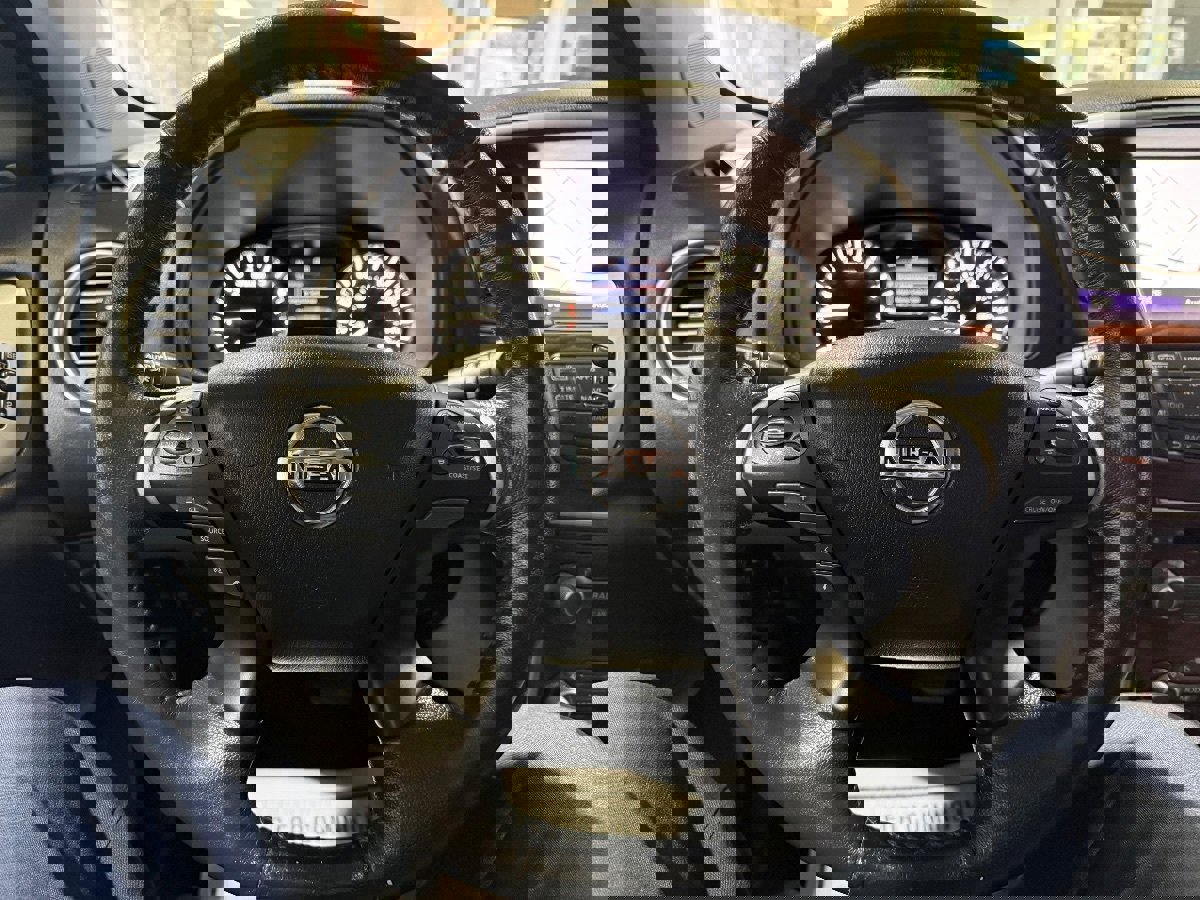 Used 2020 Nissan Pathfinder Platinum FWD image 13