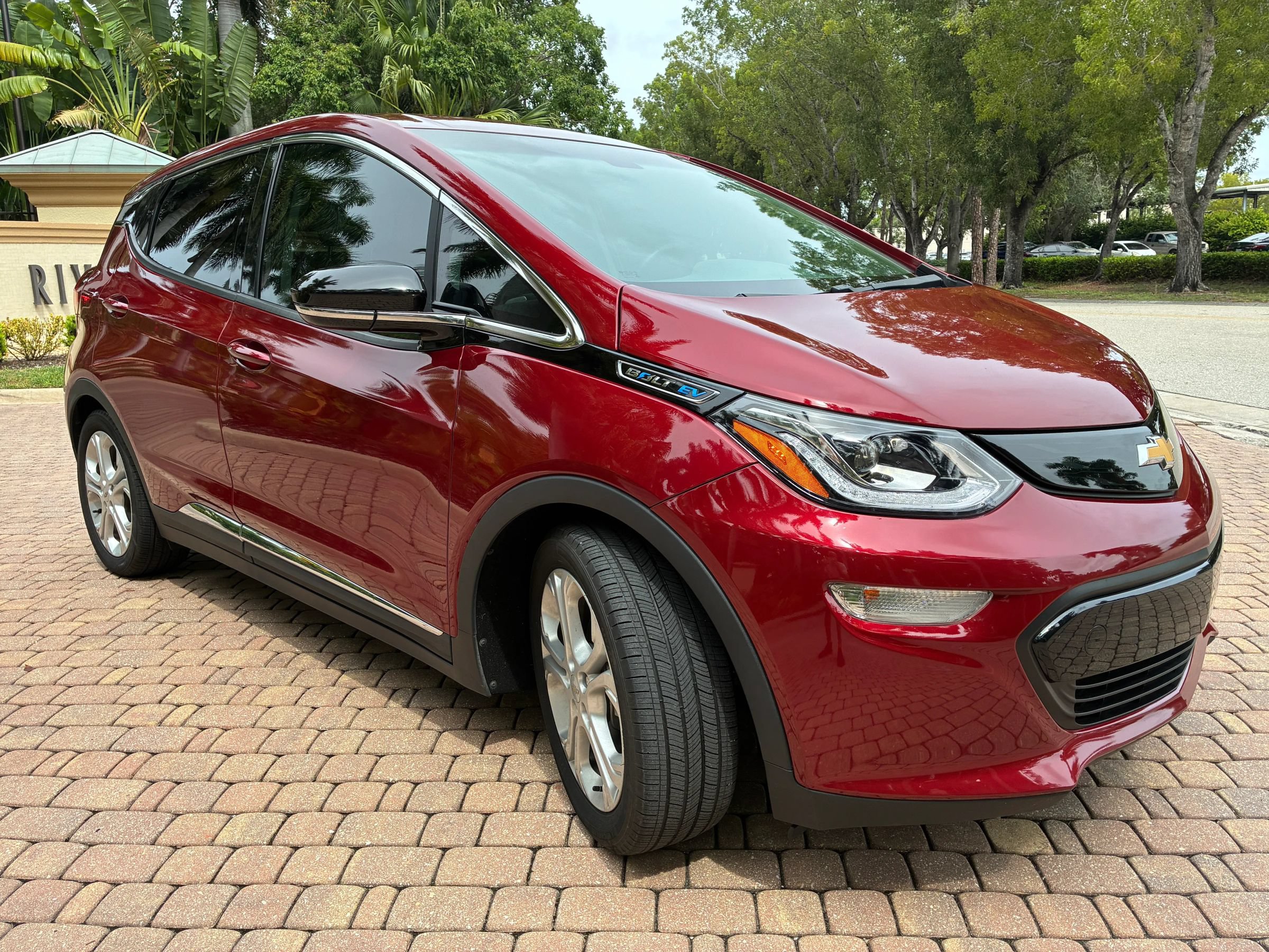 Used 2017 Chevrolet Bolt LT FWD image 6