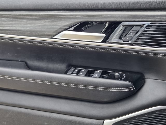 Certified 2024 Jeep Wagoneer L Series II w/ Flexible Seating Group AWD/4WD image 21