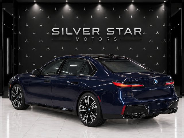 Used 2023 BMW 760i xDrive w/ Executive Package AWD/4WD image 4